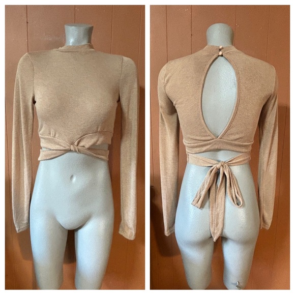 Le Lis Collection Tan Long Sleeve Crop Keyhole Back S - Picture 1 of 8
